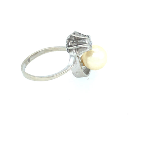 1950's 18k White Gold Vintage Ring with a Single Cultured Pearl and Diamond The Vintage Jewellery Company