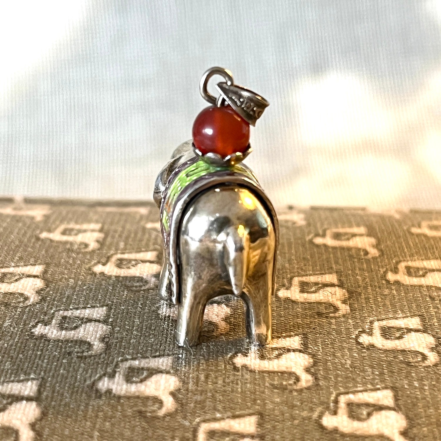 Silver hot sale elephant pendant